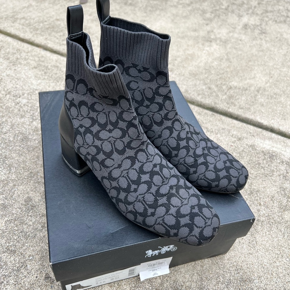 Coach neeka knit sig boots 6.5